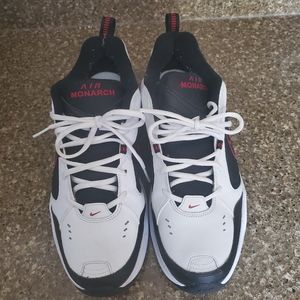 Nike air monarch IV